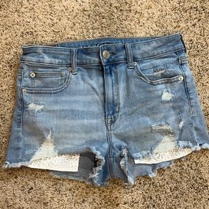 Fitted American Eagle jean shorts w/ lace pockets